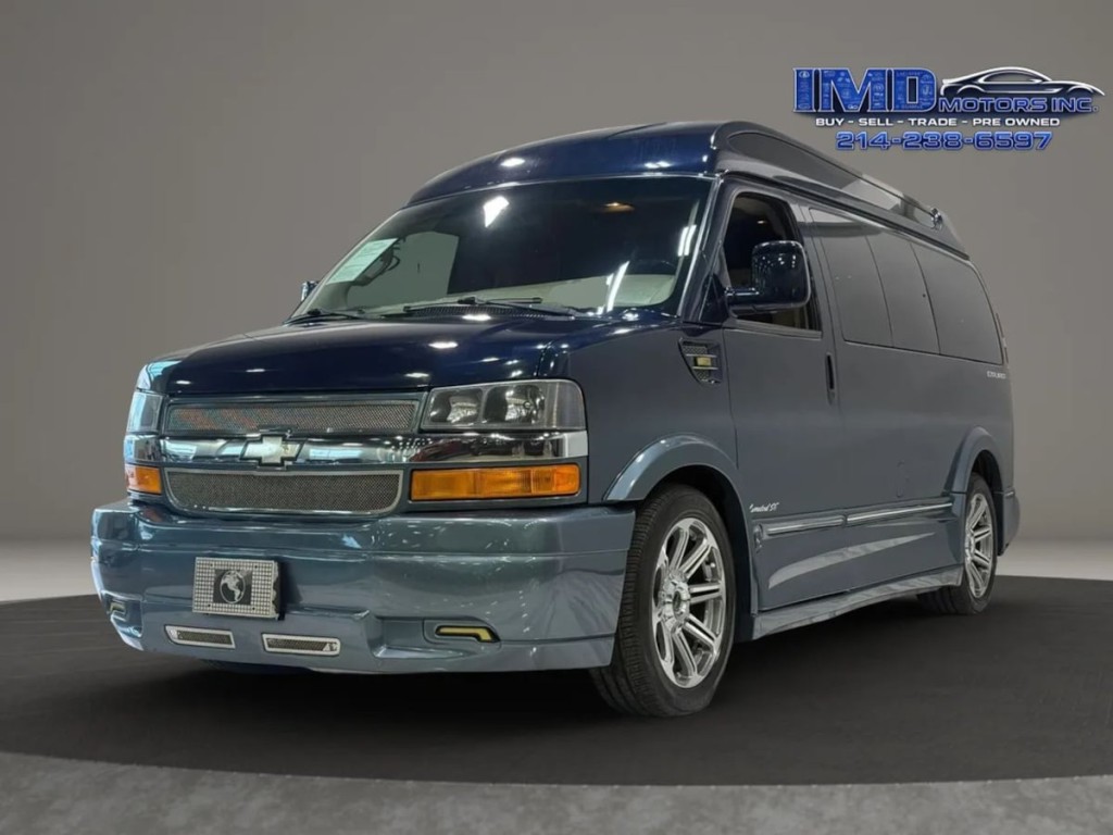 2017 Chevrolet Express Image 2
