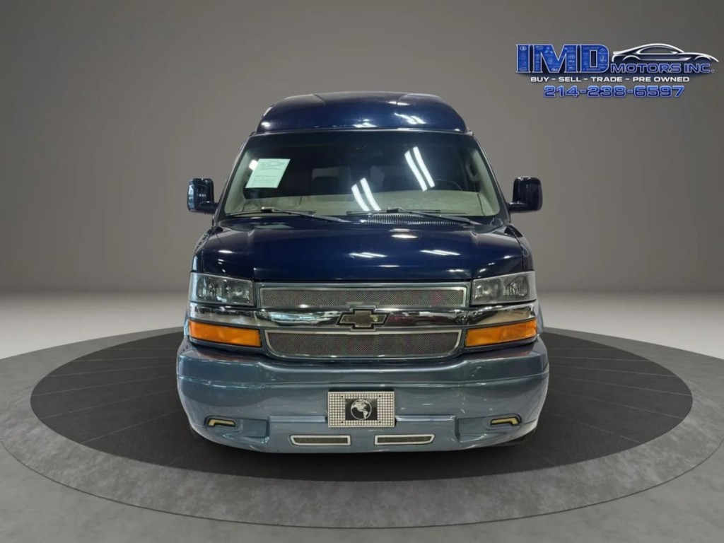 2017 Chevrolet Express Image 3