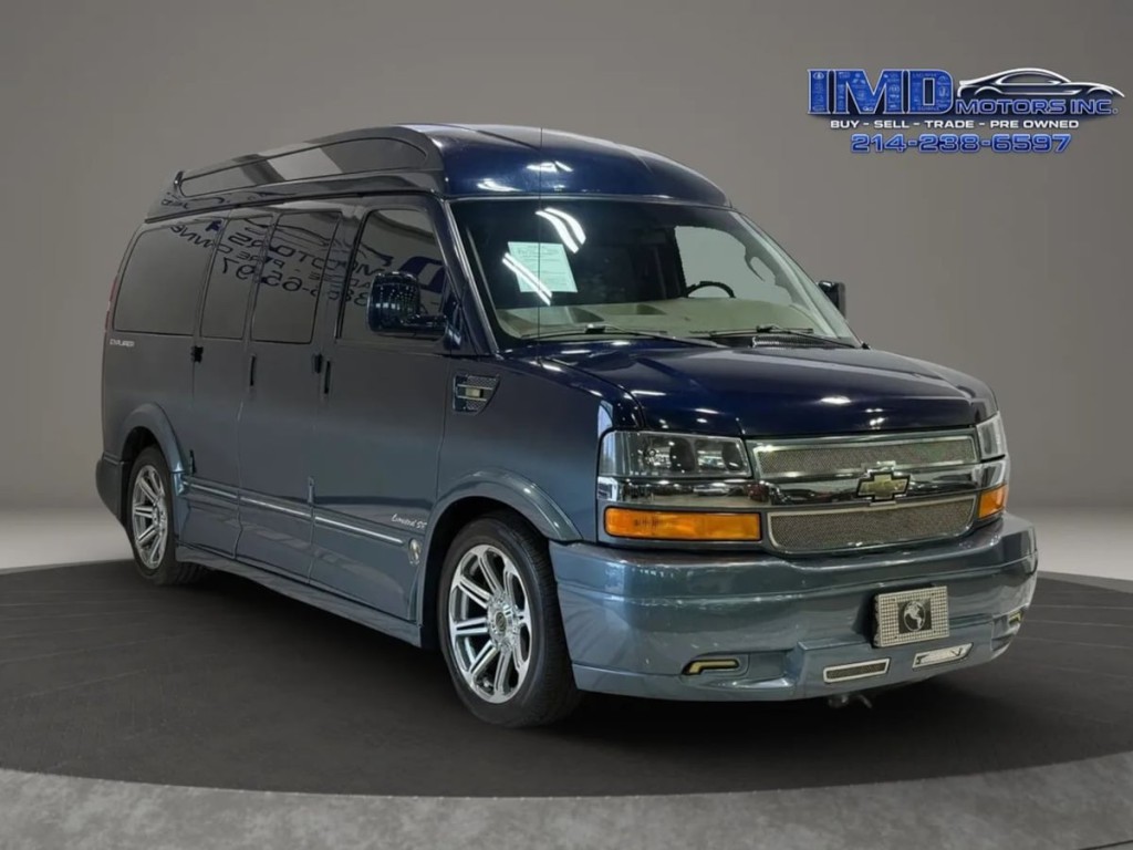 2017 Chevrolet Express Image 4