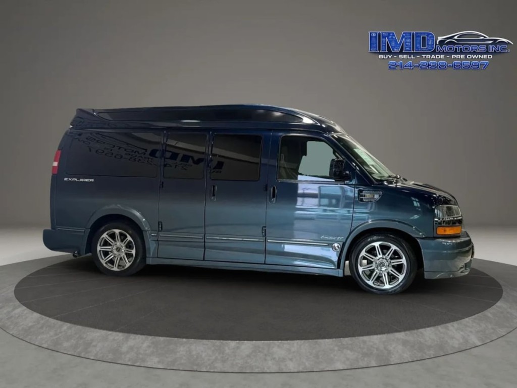 2017 Chevrolet Express Image 5