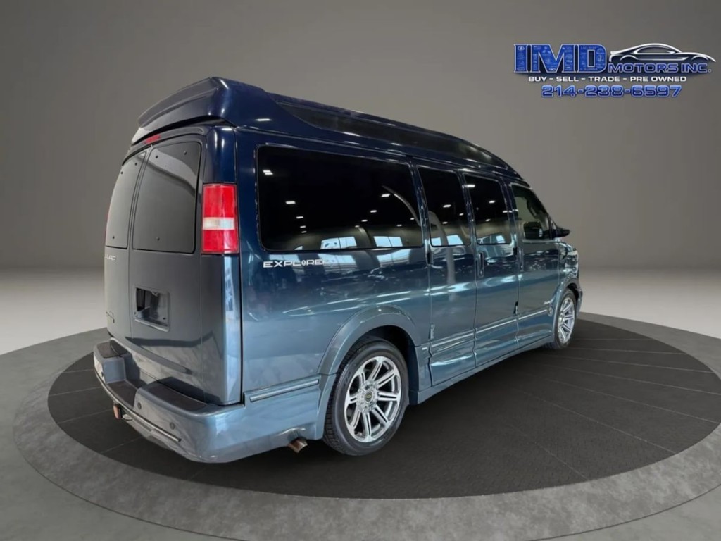 2017 Chevrolet Express Image 6