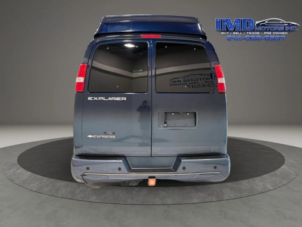 2017 Chevrolet Express Image 7