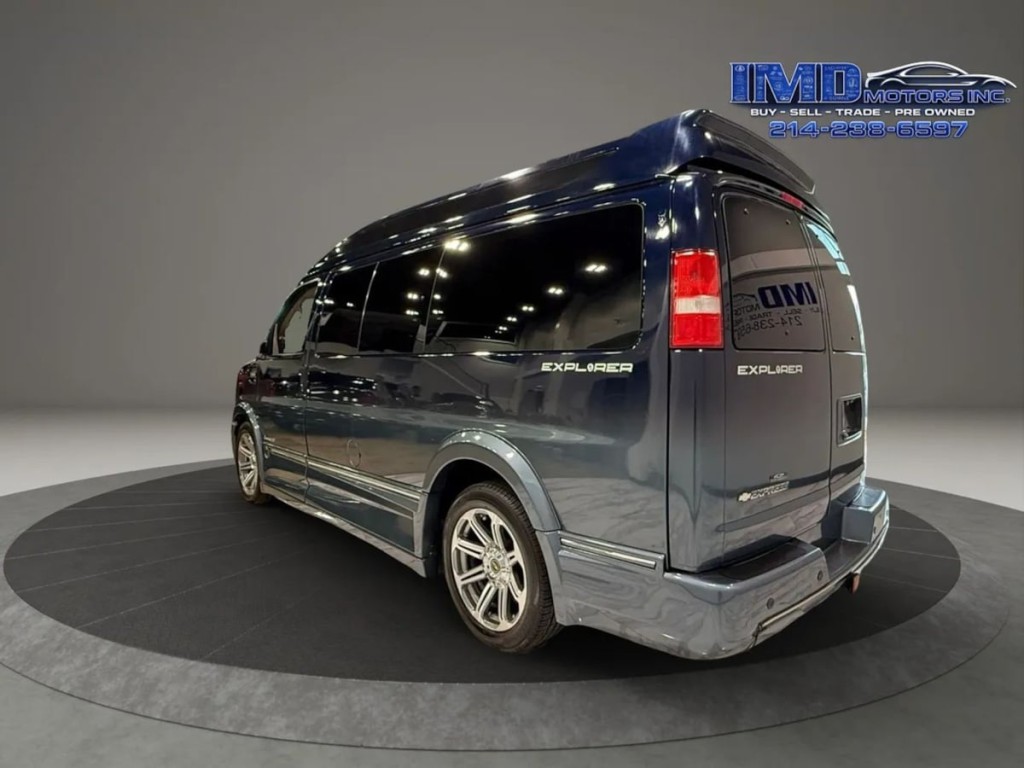 2017 Chevrolet Express Image 8