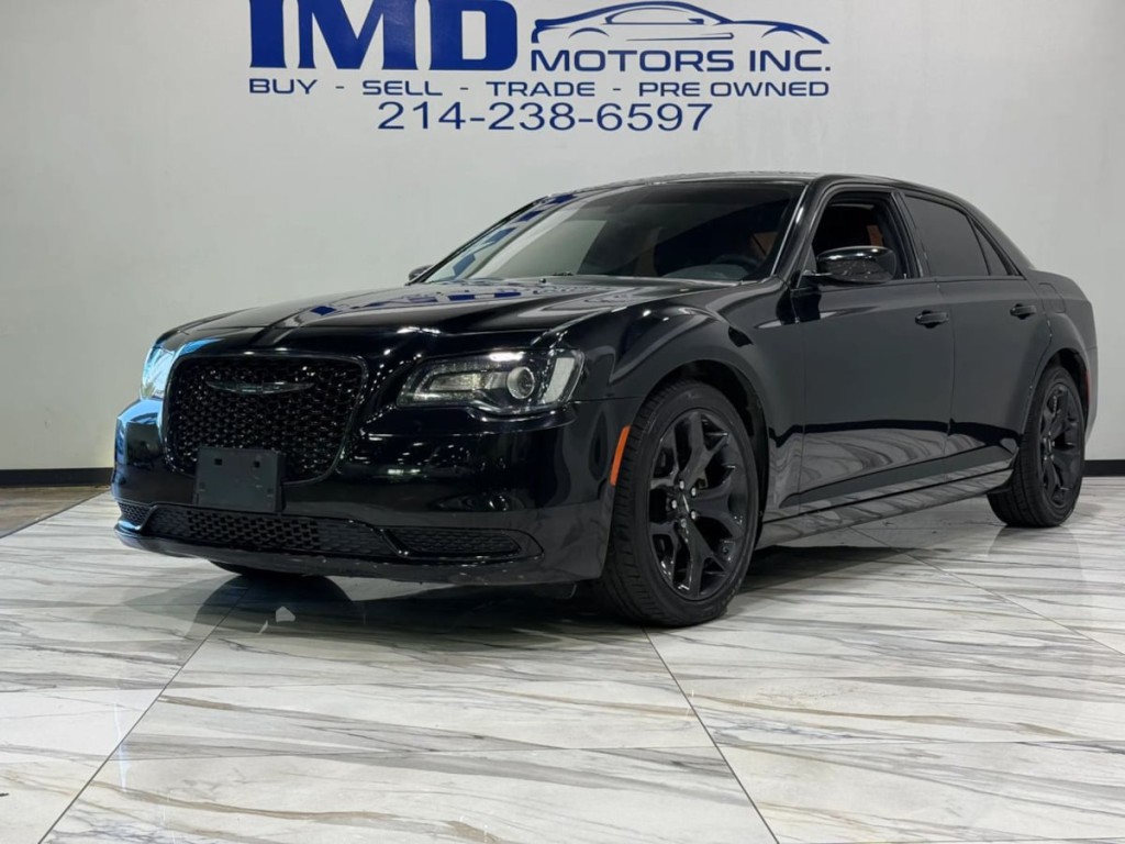 2023 Chrysler 300 Image 2