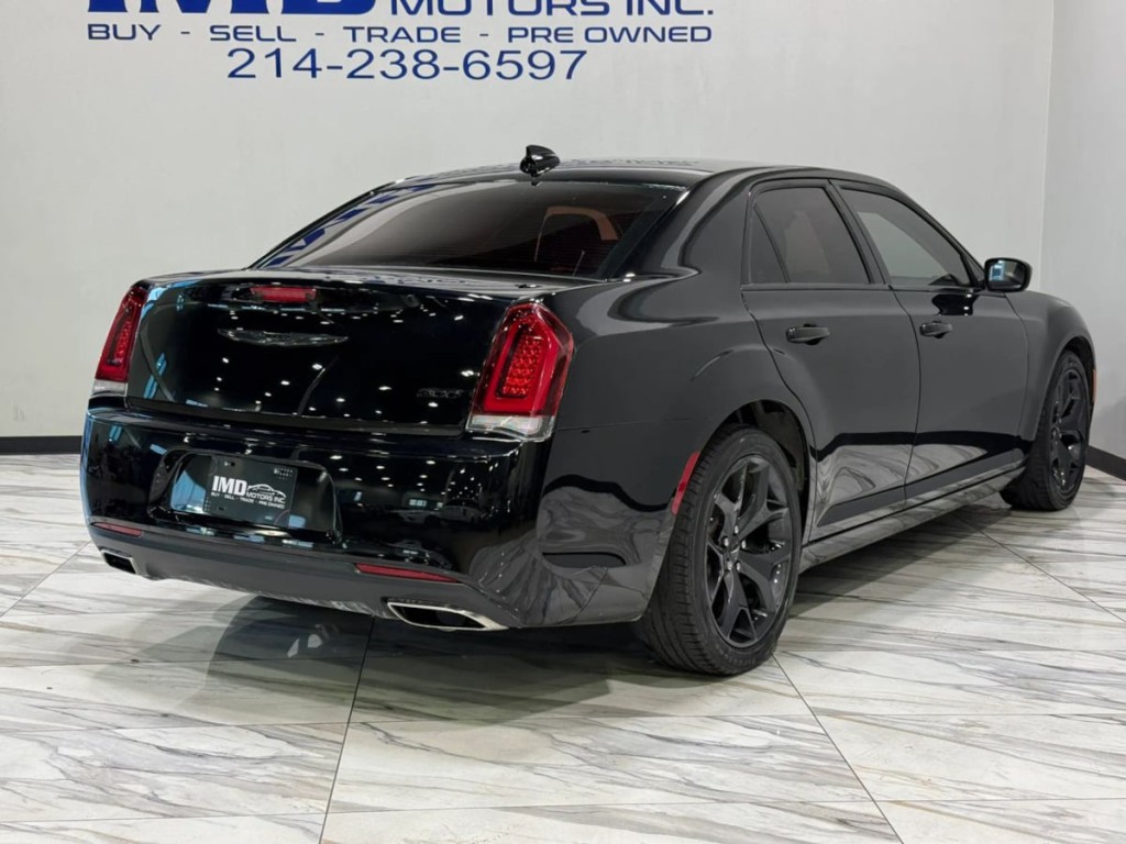 2023 Chrysler 300 Image 6