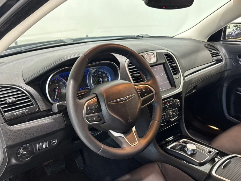 2023 Chrysler 300 Image 12