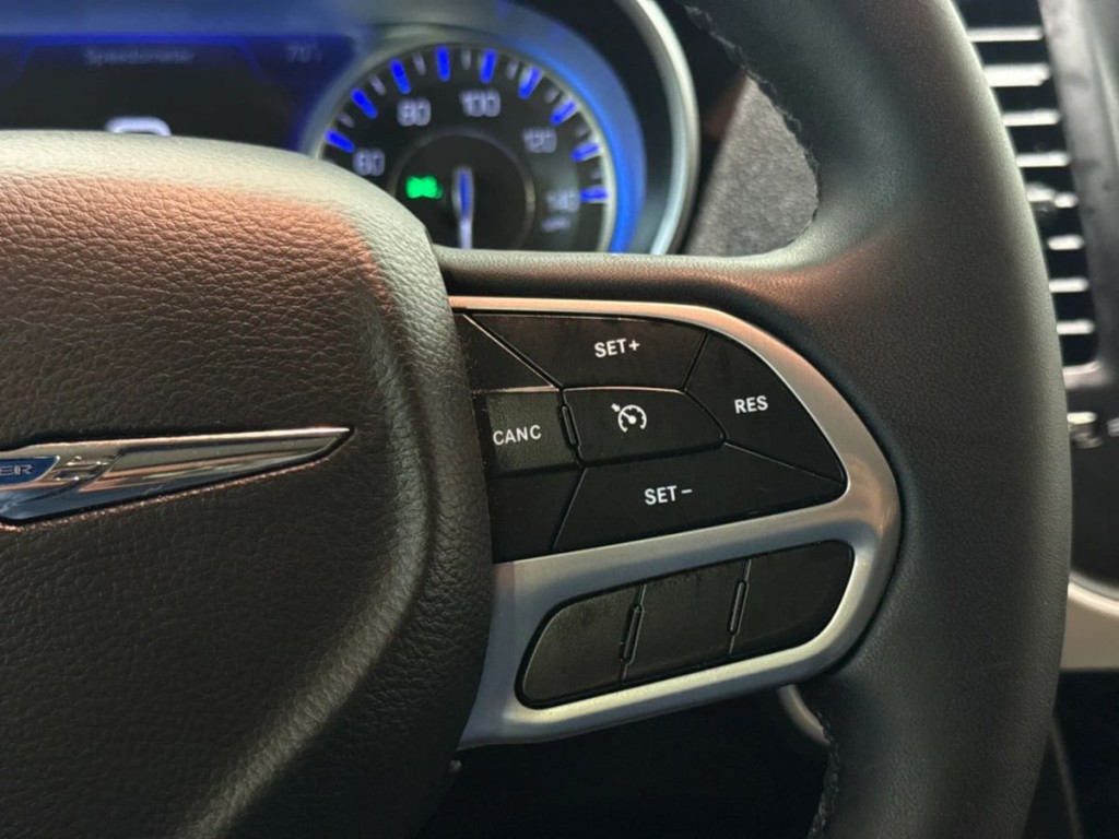 2023 Chrysler 300 Image 15