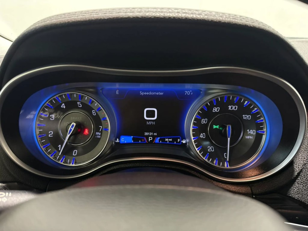 2023 Chrysler 300 Image 16