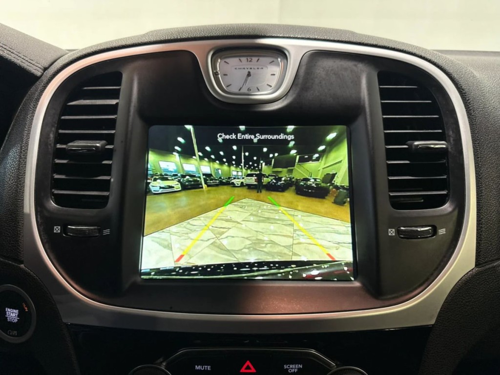 2023 Chrysler 300 Image 19