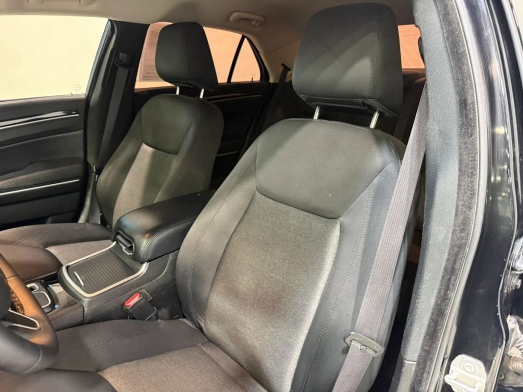 2023 Chrysler 300 Image 20