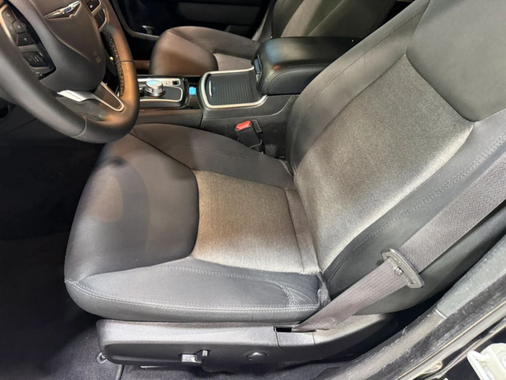 2023 Chrysler 300 Image 21