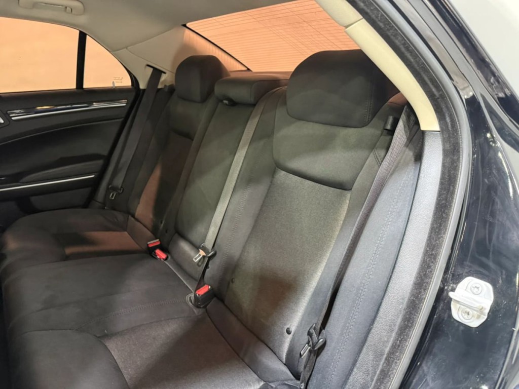 2023 Chrysler 300 Image 22