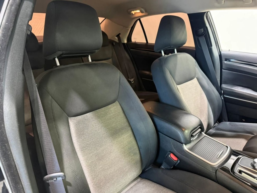 2023 Chrysler 300 Image 24