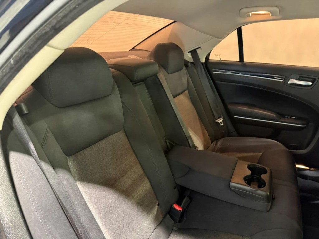 2023 Chrysler 300 Image 26