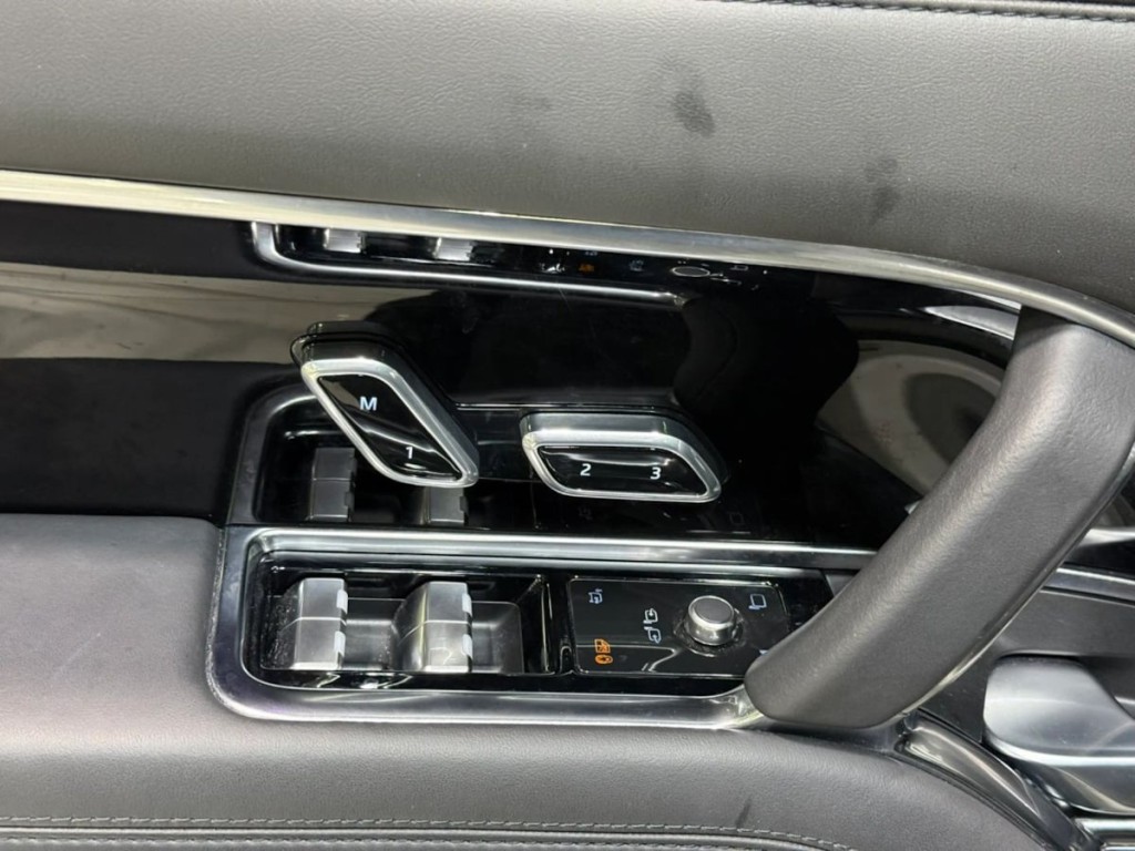 2023 Land Rover Range Rover Image 13