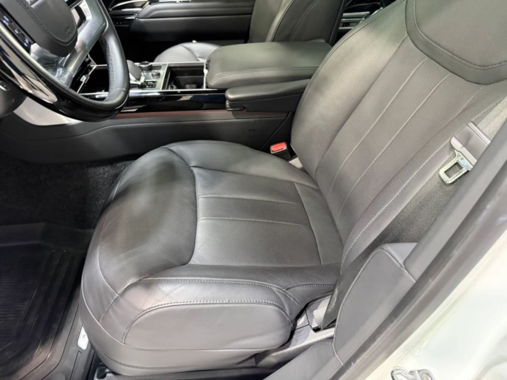 2023 Land Rover Range Rover Image 24