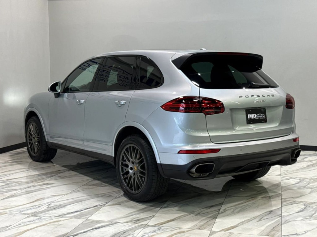 2017 Porsche Cayenne Image 8