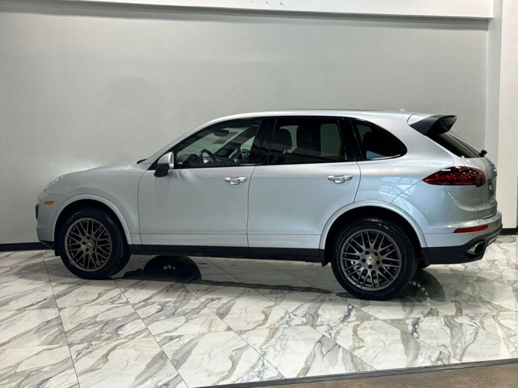 2017 Porsche Cayenne Image 9