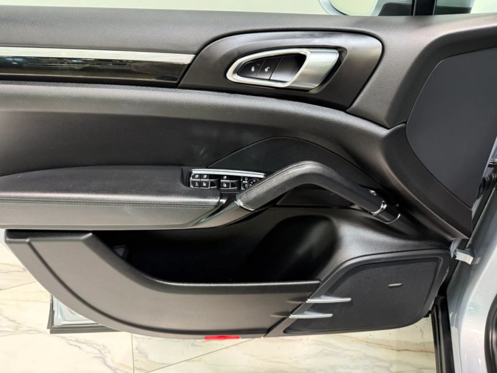 2017 Porsche Cayenne Image 11