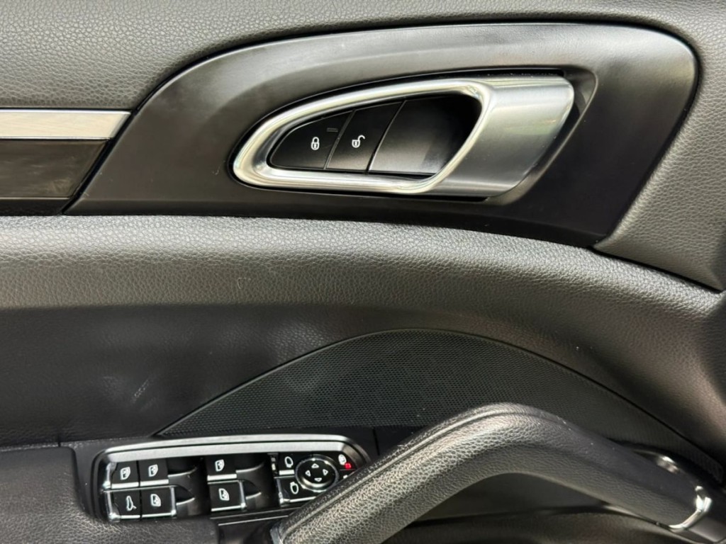 2017 Porsche Cayenne Image 12