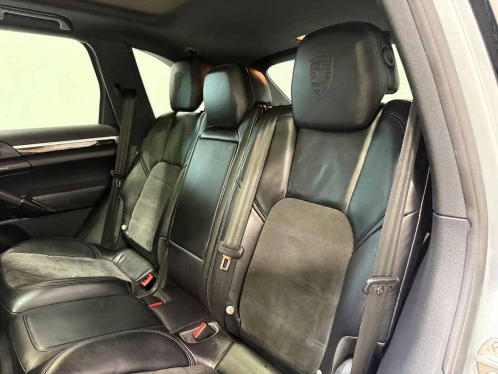 2017 Porsche Cayenne Image 24