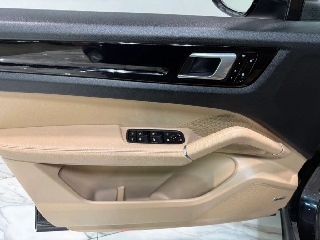 2019 Porsche Cayenne Image 12