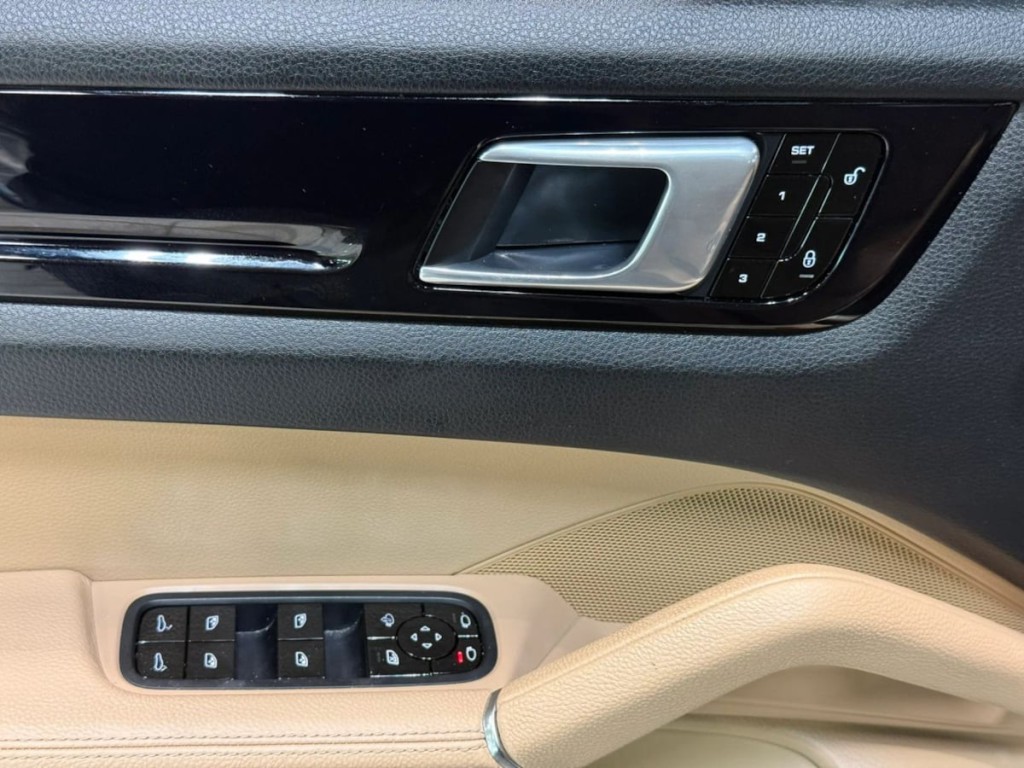 2019 Porsche Cayenne Image 13
