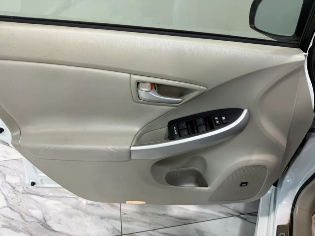 2010 Toyota Prius Image 10