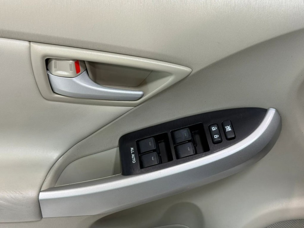 2010 Toyota Prius Image 11