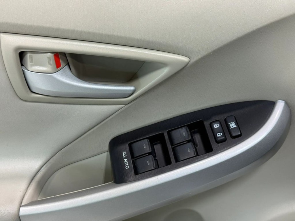 2010 Toyota Prius Image 13