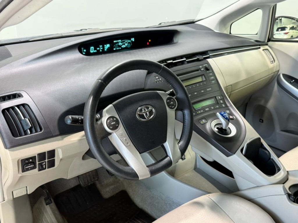 2010 Toyota Prius Image 14