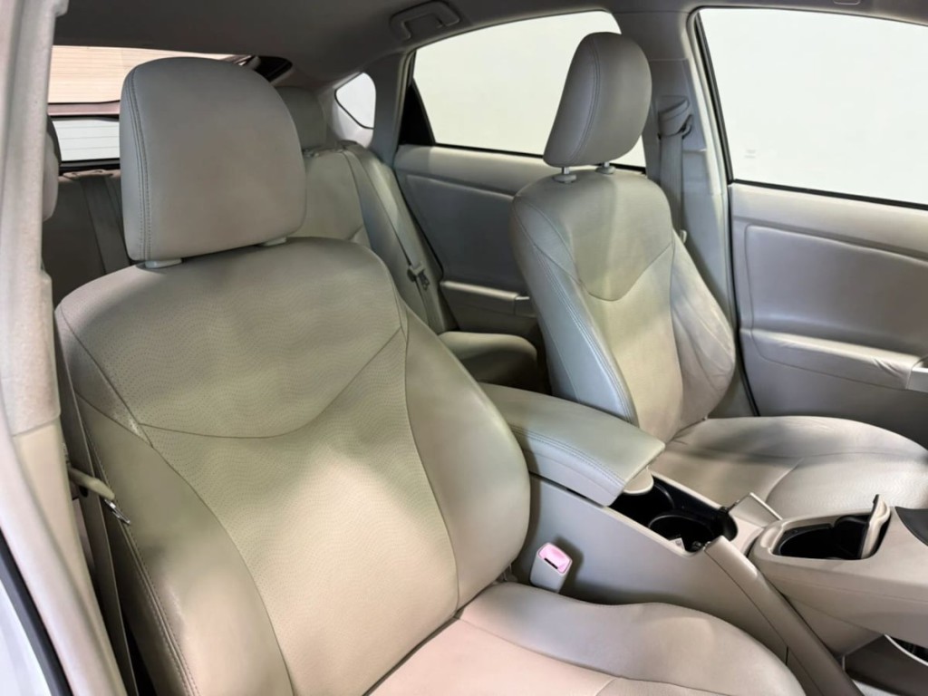 2010 Toyota Prius Image 25