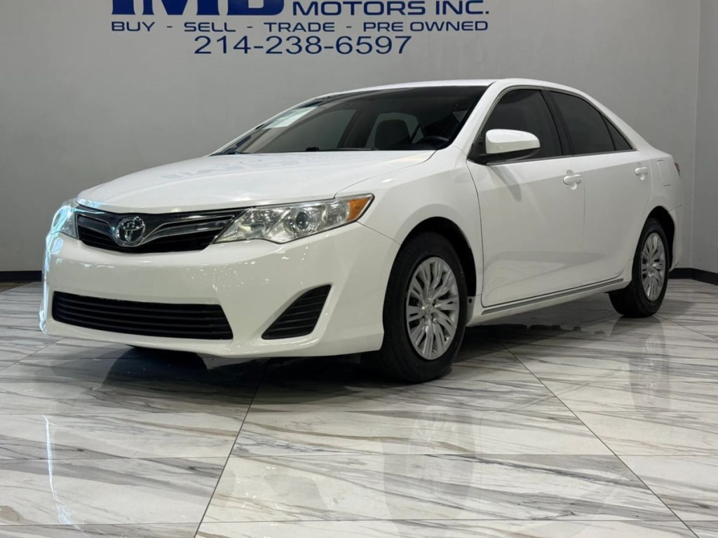 2013 Toyota Camry Image 2