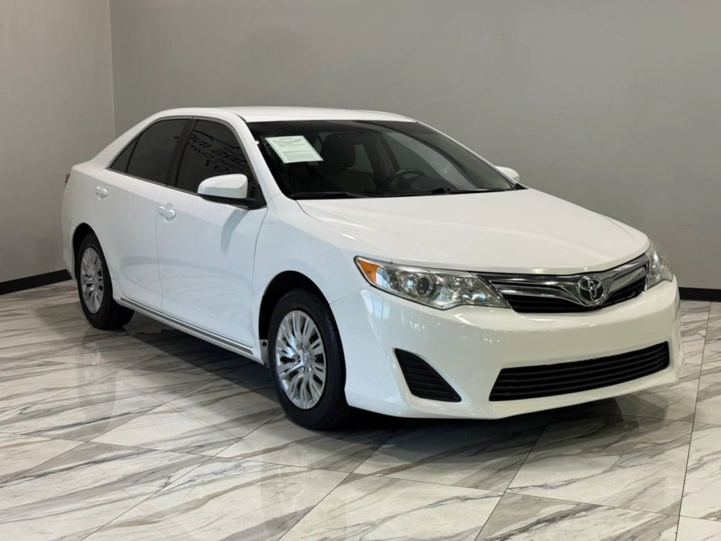 2013 Toyota Camry Image 4