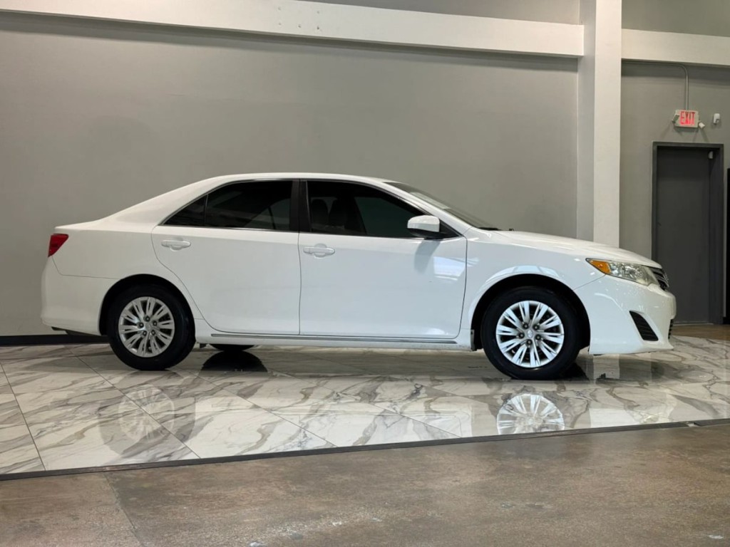 2013 Toyota Camry Image 5