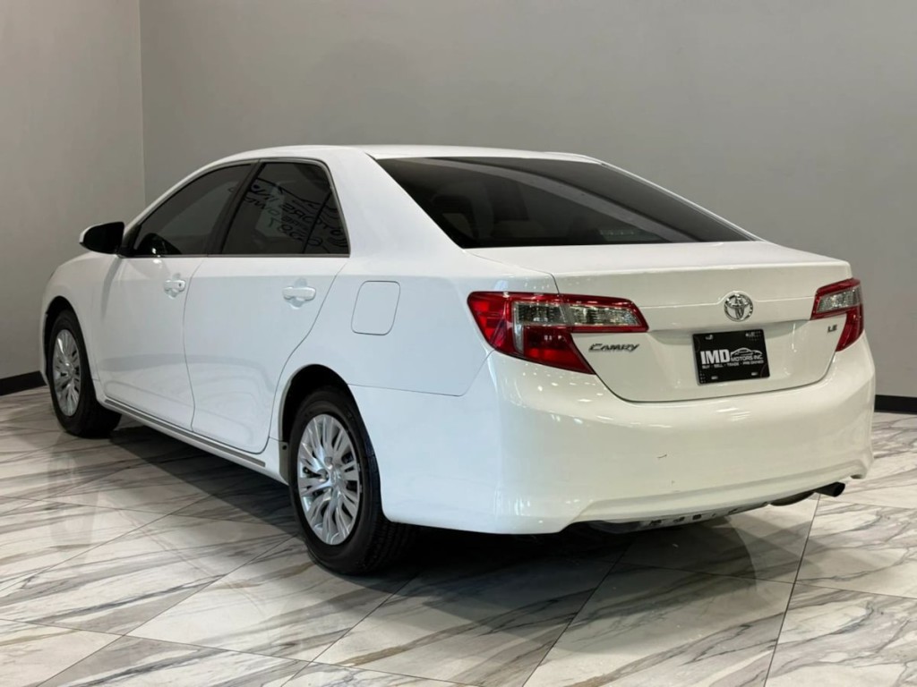 2013 Toyota Camry Image 8