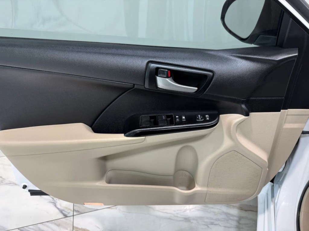 2013 Toyota Camry Image 10