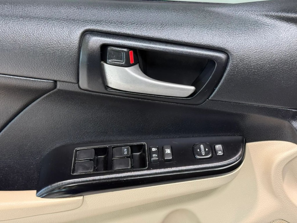 2013 Toyota Camry Image 11