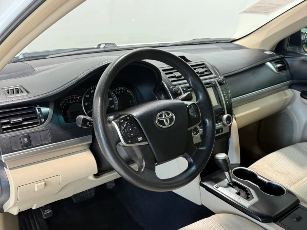 2013 Toyota Camry Image 12