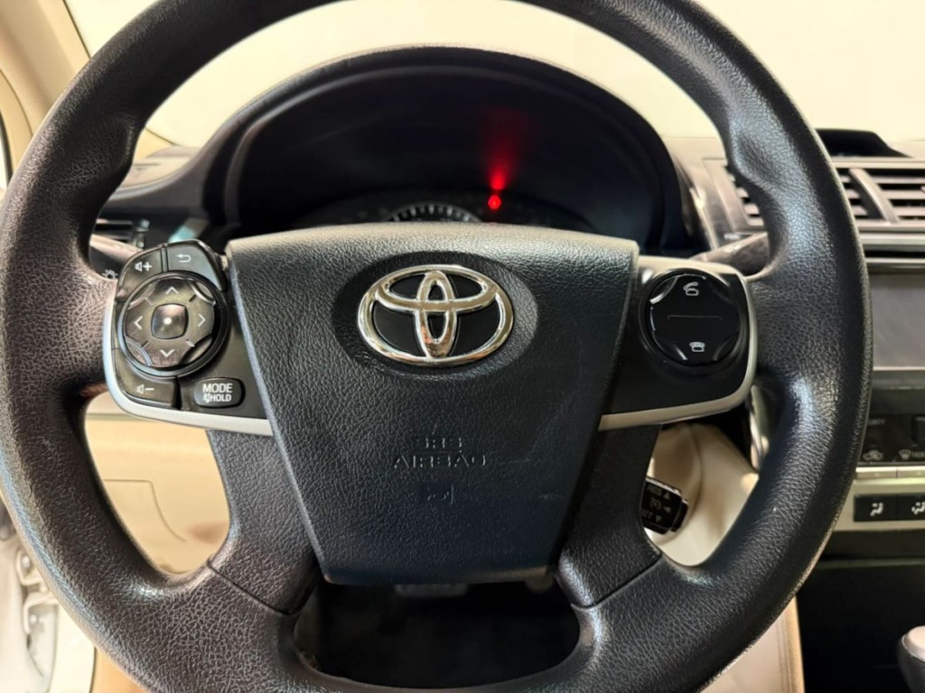 2013 Toyota Camry Image 13