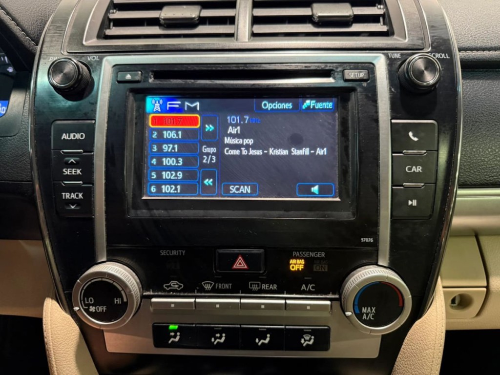 2013 Toyota Camry Image 18