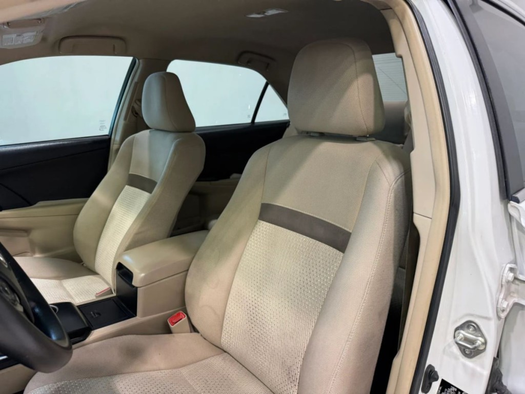 2013 Toyota Camry Image 20