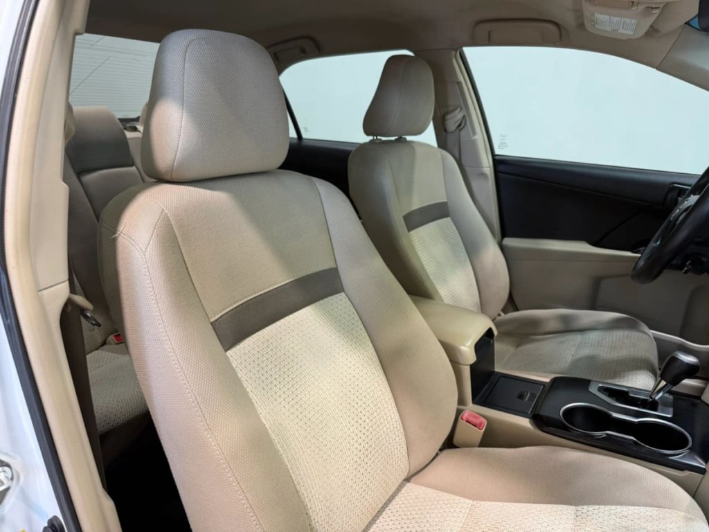 2013 Toyota Camry Image 24