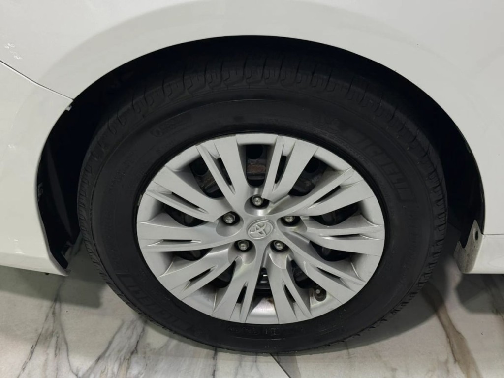 2013 Toyota Camry Image 28