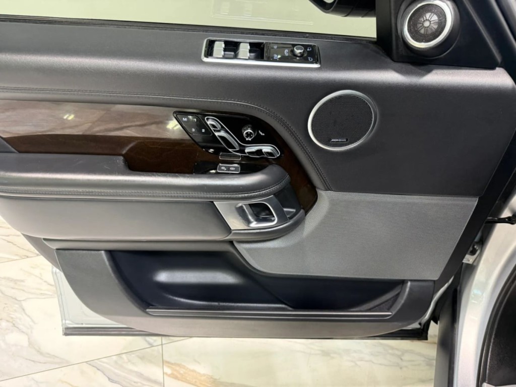 2020 Land Rover Range Rover Image 12