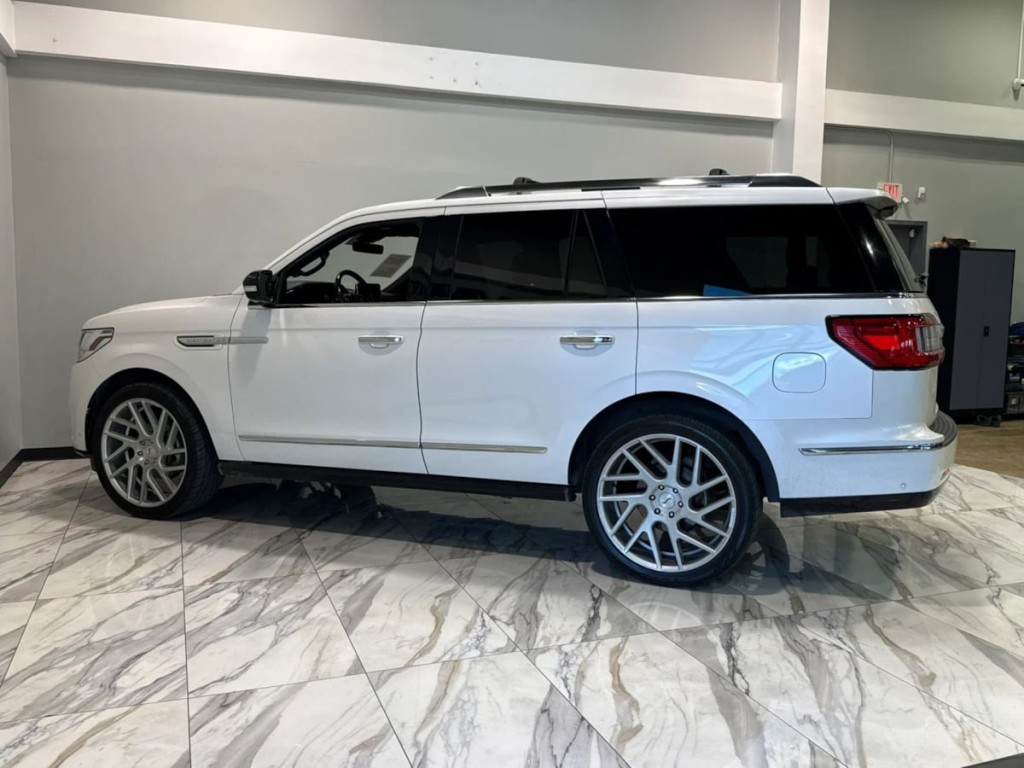 2018 Lincoln Navigator Image 9
