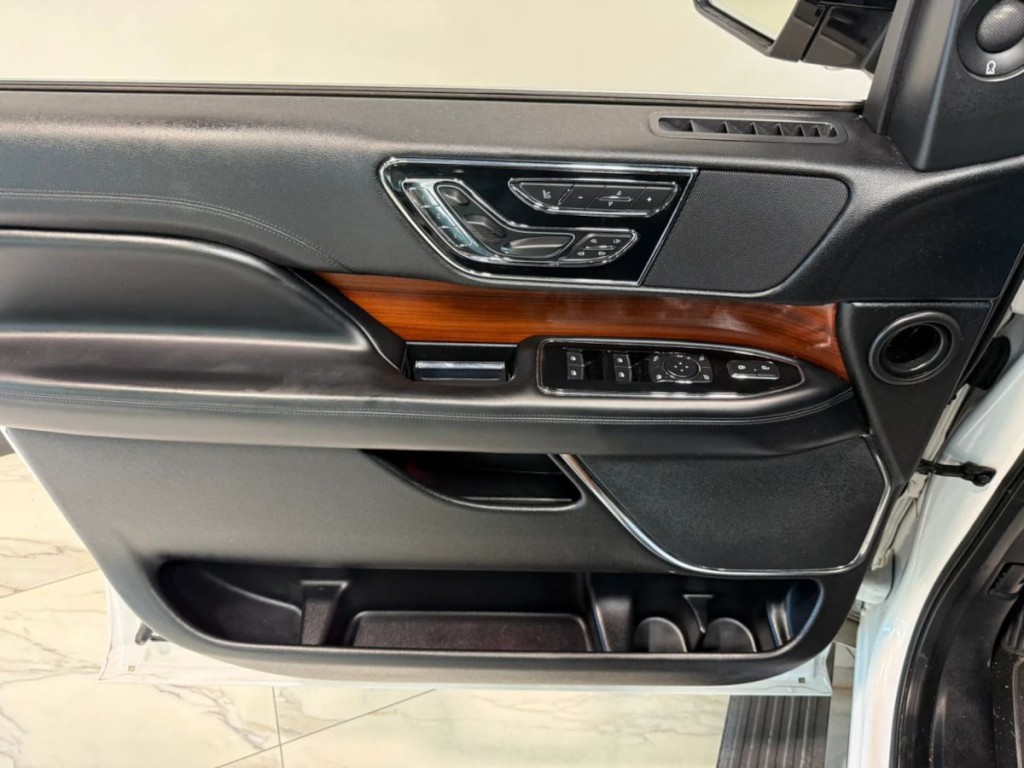 2018 Lincoln Navigator Image 12