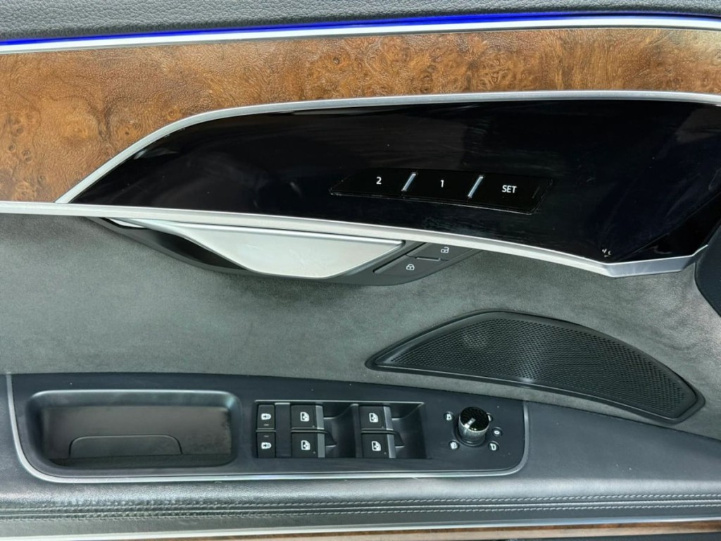 2021 Audi A8 Image 12