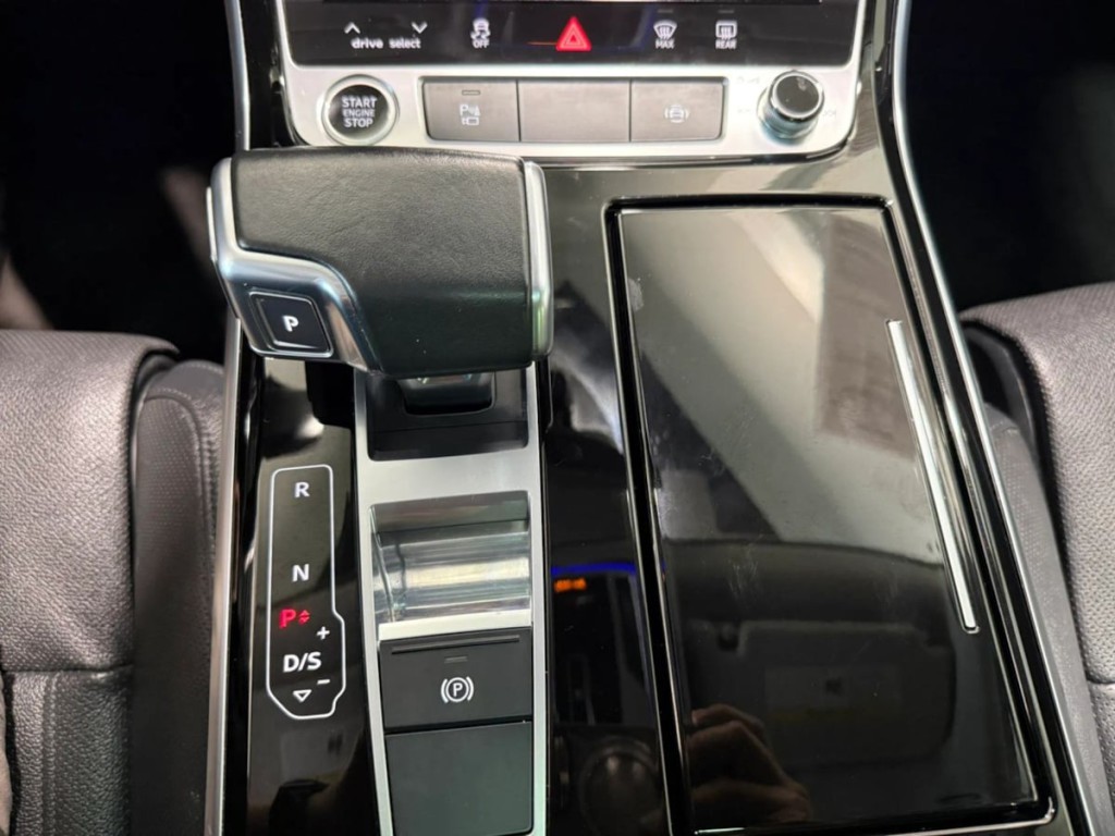 2021 Audi A8 Image 23