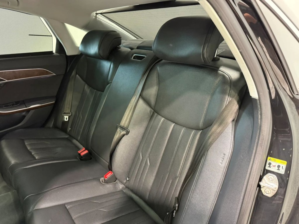 2021 Audi A8 Image 27